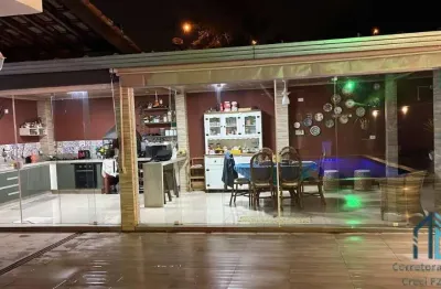 Casa em condomínio a venda, 04 quartos sendo duas suítes, piscina em cajati sp