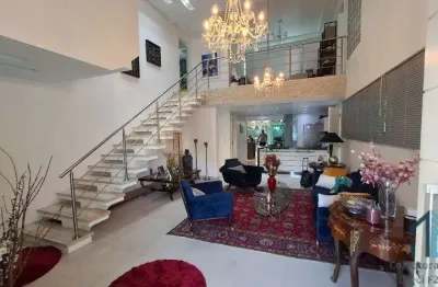 Casa em condomínio, 05 quartos sendo 04 suítes, 05 vagas, no bairro alto em curitiba pr
