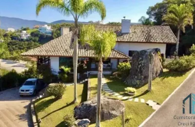 Casa em condomínio, 05 quartos c/suítes, em governador celso ramos sc