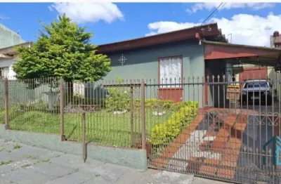 Casa a venda com amplo terreno, 03 quartos, 02 vagas, no bairro alto em curitiba pr