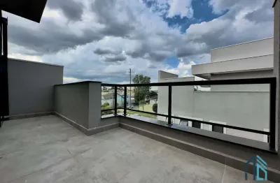 Sobrado triplex, 03 quartos c/suíte, terraço com área gourmet e banheiro no Xaxim em Curitiba PR