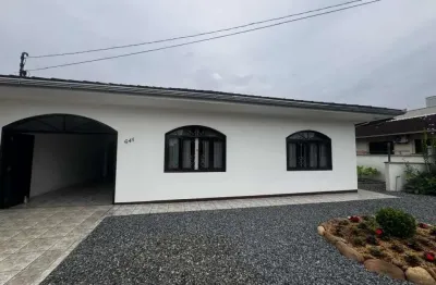 Casa com 3 quartos à venda na Rua Rocha Pombo, 641, Iririú, Joinville