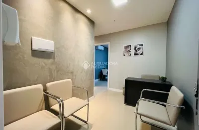 Sala comercial à venda na avenida getúlio vargas, 4831, centro, canoas, 25 m2 por r$ 357.000
