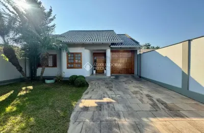 Casa com 4 quartos à venda na rua santa cruz, 1472, niterói, canoas, 232 m2 por r$ 980.000