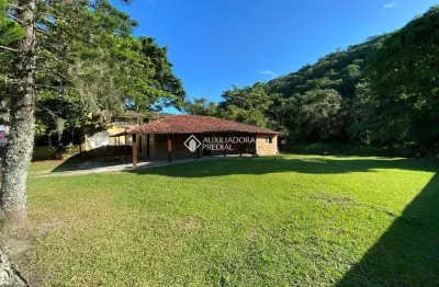 Casa com 3 quartos à venda na rua hermes guedes da fonseca, 134, armação do pântano do sul, florianópolis, 147 m2 por r$ 1.150.000