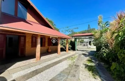 Casa com 4 quartos à venda na Servidão Dona Bia, 107, Morro das Pedras, Florianópolis, 264 m2 por R$ 2.000.000