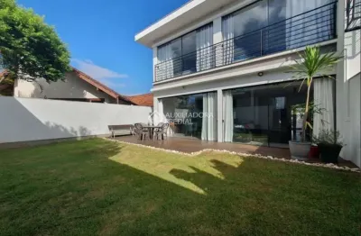 Casa com 3 quartos à venda na rua do beija-flor, 77, lagoa da conceição, florianópolis, 194 m2 por r$ 2.025.000