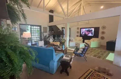 Casa em condomínio fechado com 4 quartos à venda na rua altamiro barcelos dutra, 320, barra da lagoa, florianópolis, 348 m2 por r$ 3.100.000