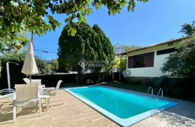 Casa em condomínio fechado com 4 quartos à venda na doutor alfredo daura jorge, 91, lagoa da conceição, florianópolis, 281 m2 por r$ 3.000.000