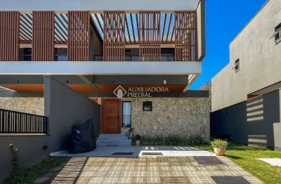 Casa em condomínio fechado com 3 quartos à venda na rodovia doutor antônio luiz moura gonzaga, 3156, rio tavares, florianópolis, 205 m2 por r$ 1.890.000