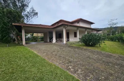 Casa em condomínio fechado com 5 quartos à venda na estrada jornalista jaime de arruda ramos, 1806, ponta das canas, florianópolis, 735 m2 por r$ 3.300.000