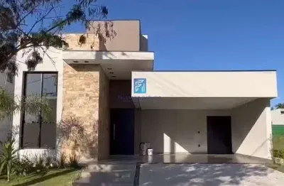 Casa a venda com 3 suítes no condomínio alto do castelo