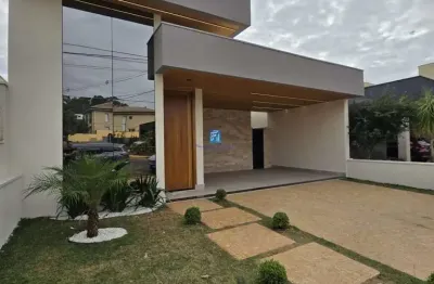 Casa a venda no condomínio valência 3 suítes e piscina