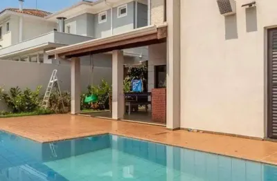 Casa a venda com 4 dormitórios sendo 2 suítes no condomínio