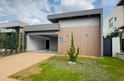 Casa a venda com 3 suítes no condomínio portal da mata