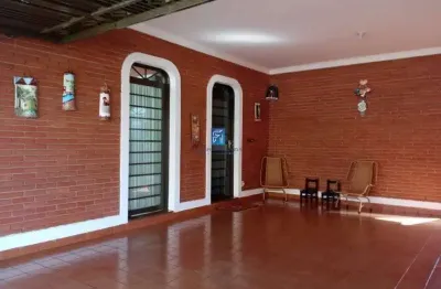 Casa a venda com 4 dormitórios sendo 2 suítes no castelo bra