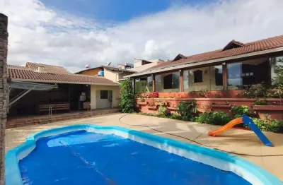 Casa com 8 quartos para alugar na Santa Amélia, Belo Horizonte 