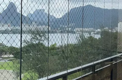 Apartamento de andar baixo com vista lagoa à venda com 3 suítes e 3 vagas.