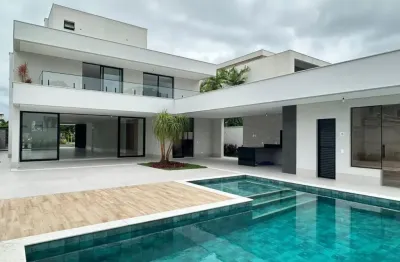 Casa duplex no alphaville de 600m² à venda com 5 suítes e 5 garagens.