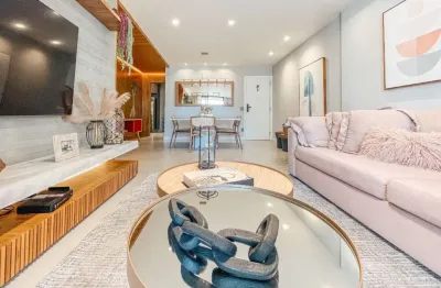 Lindo apartamento reformado com 3 quartos e 2 vagas à venda no barra summer dreams
