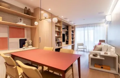 Apartamento reformado com 3 quartos e 2 vagas à venda no humaitá