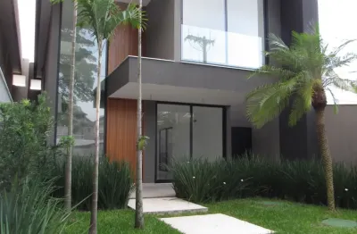 Casa triplex contemporânea à venda no interlagos de itaúna