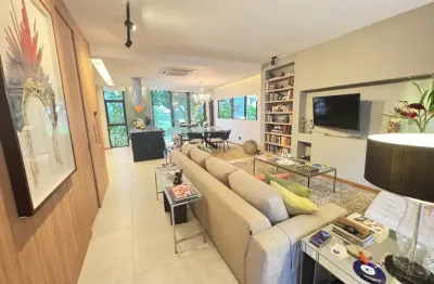 Casa duplex mais sotão com 3 quartos na barra da tijuca