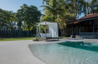 Casa duplex contemporânea com  7 suítes no condomínio nova ipanema