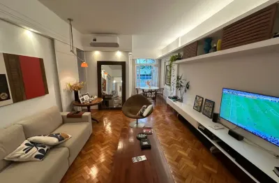 Apartamento modernizado em andar baixo com 2 quartos à venda no leblon
