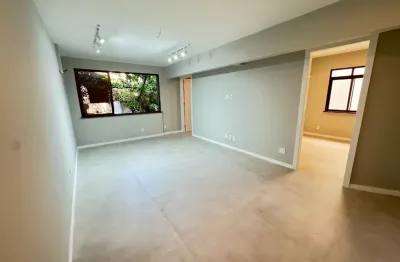 Apartamento reformado com 2 suítes com vista livre à venda na rua josé linhares leblon