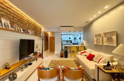 Apartamento reformado com 3 quartos em copacabana fácil acesso a praia