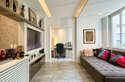 Lindo apartamento com 2 quartos na quadra da praia de copacabana