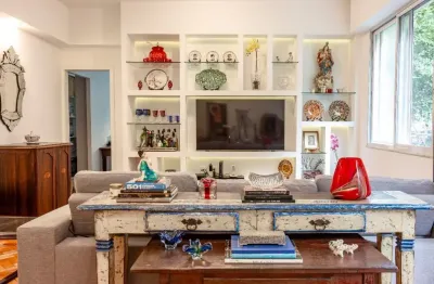 Apartamento reformado com 2 suítes à venda no coração de copacabana