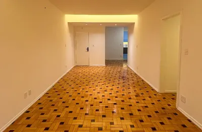 Apartamento grande reformado com 3 quartos e 4 banheiros à venda em copacabana