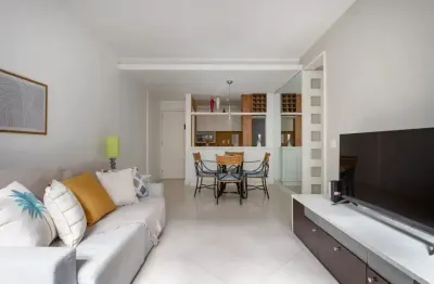 Apartamento reformado com 3 Dormitórios e 100m2 à venda na General Urquiza, Leblon.