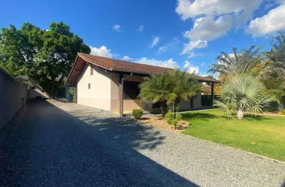 Casa averbada com 3 dormitórios à venda, 298 m² por r$ 979.000 - água verde - blumenau/sc