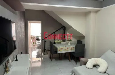 Casa sobrado em condomínio fechado com 2 dormitórios e área de lazer completa