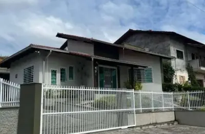 Casa com 3 quartos à venda no Centro, Guaramirim 