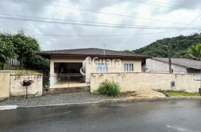 Casa com 3 quartos à venda na José Nart, 51, Centro, Guaramirim