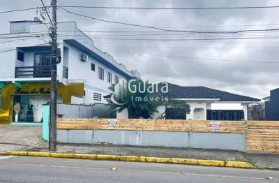 Casa à venda na Rua Xavier Arp, 309, Iririú, Joinville