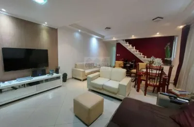 Casa à venda no campo grande, 2 dormitórios, piscina aquecida, churrasqueira, vaga para 4 carros.