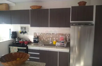 Cobertura duplex com 3 suítes e duas vagas de garagem a 50 metros do mar