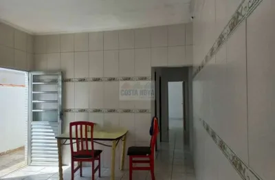 Casa grande, à 8 minutos da praia, com 2 dormitórios no bairro esmeralda em praia grande.