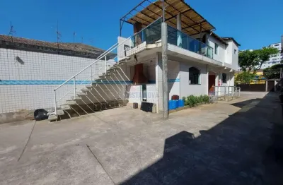 Terreno conta com 8,5m² de frente x 54m² de fundos, totalizando 459m².
