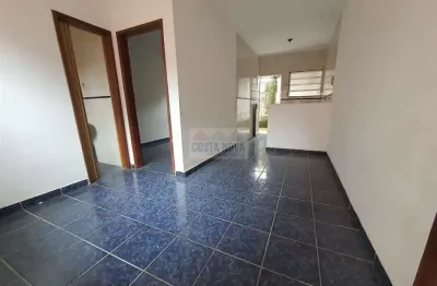 Casa em condomínio térrea, 1 quarto, 1 banheiro, 1 vaga de garagem no bairro aviação.