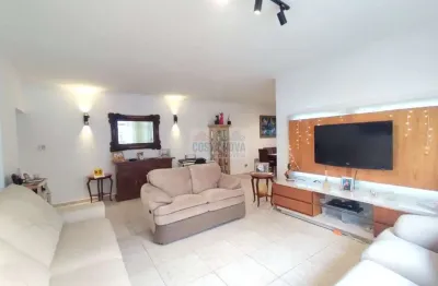 Apartamento unico, 176m², na ponta da praia, localização perfeita para familia, e proximo de tudo.