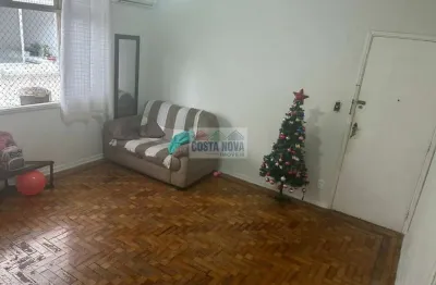 Apartamento de 75m², com 2 quartos e garagem, a 4 quadras da praia