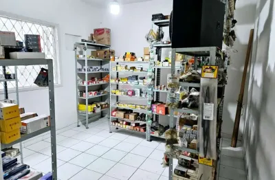 Loja comercial a venda. são 182 m², 3 salas, 2 banheiros, área externa coberta