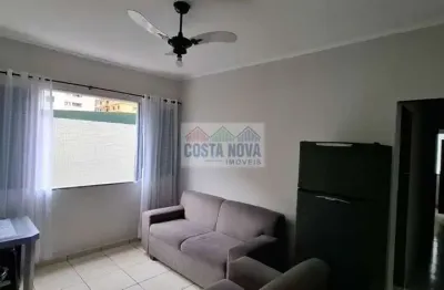 A poucos passos da areia: 1 dormitório com vista lateral para o mar