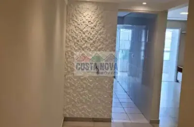 Apartamento com 2 quartos de frente para o mar. 2 quartos sendo 1 suíte, 2 banheiros, 1 vaga